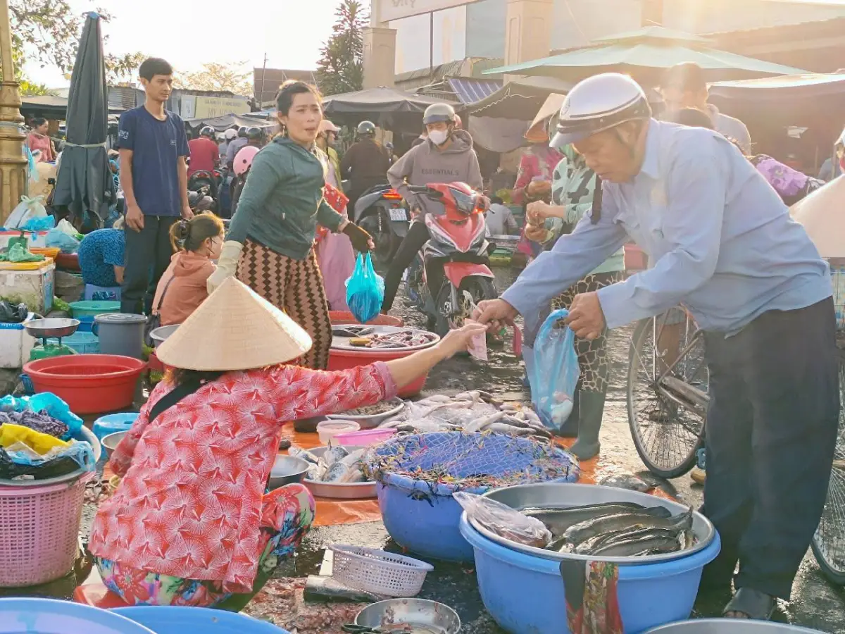Can Tho Local Markets: Food, Culture & Local Life
